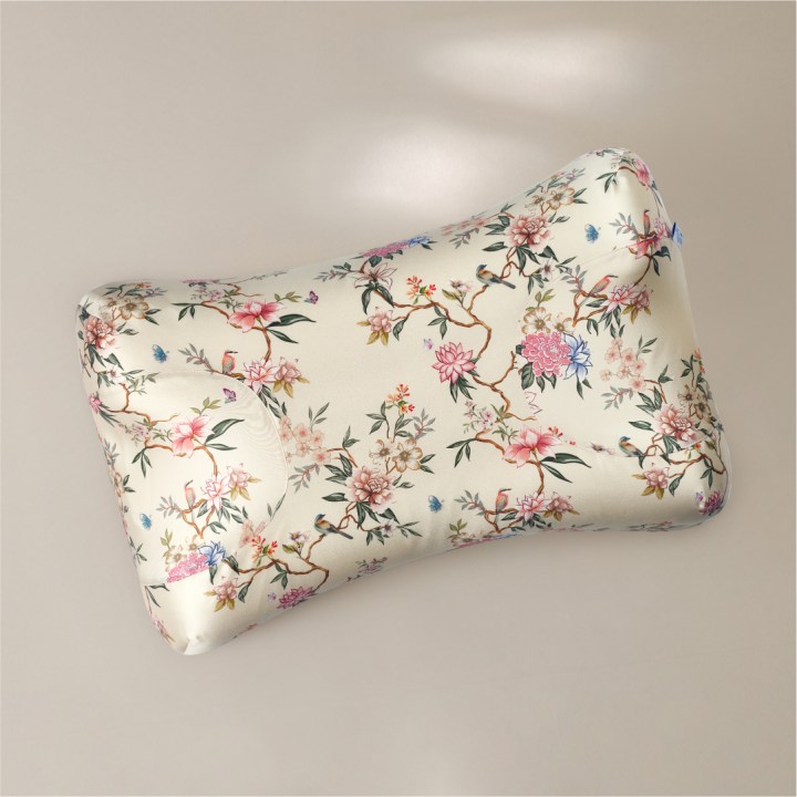 Подушка Omnia в наволочке из премиального шелка